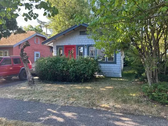 Campus House ~ 3 Bed, 1 Bath With Garden Area Apartment for rent in Eugene, OR