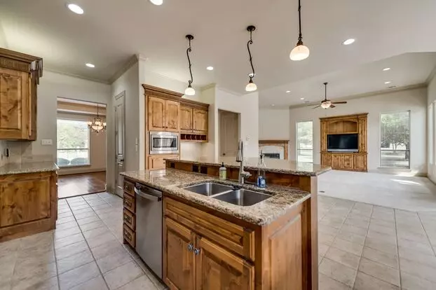 Gorgeous Custom Home On A Private 1 Acre Lot With Pool! Rockwall Isd Apartment for rent in Heath, TX