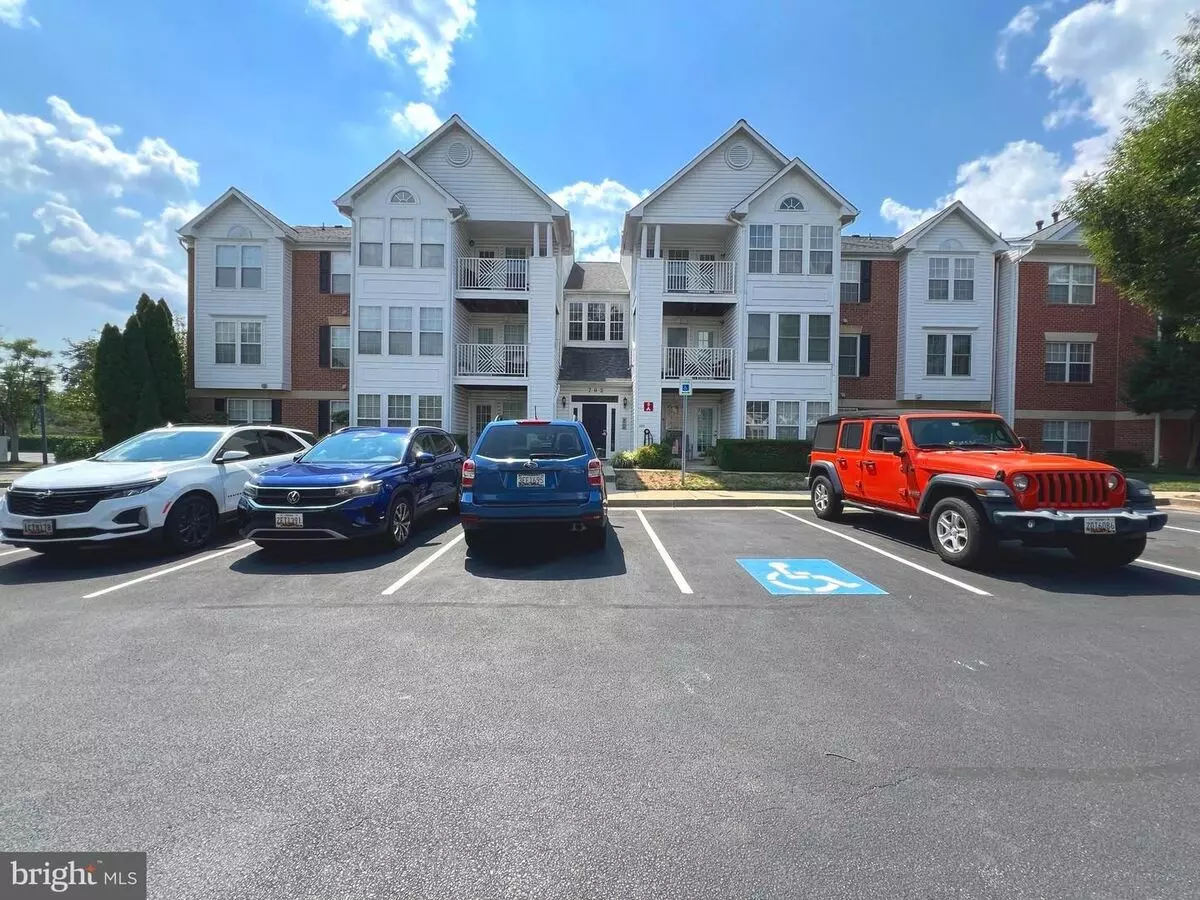 Gorgeous Light Filled 2 Bedroom 2 Bath Condo In Odenton/piney Orchard. House for rent in Odenton, MD