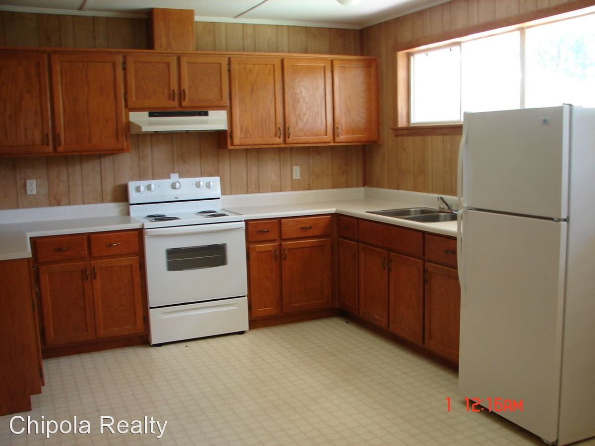 2 of 3 4327 B 6th Ave House for rent in Marianna, FL