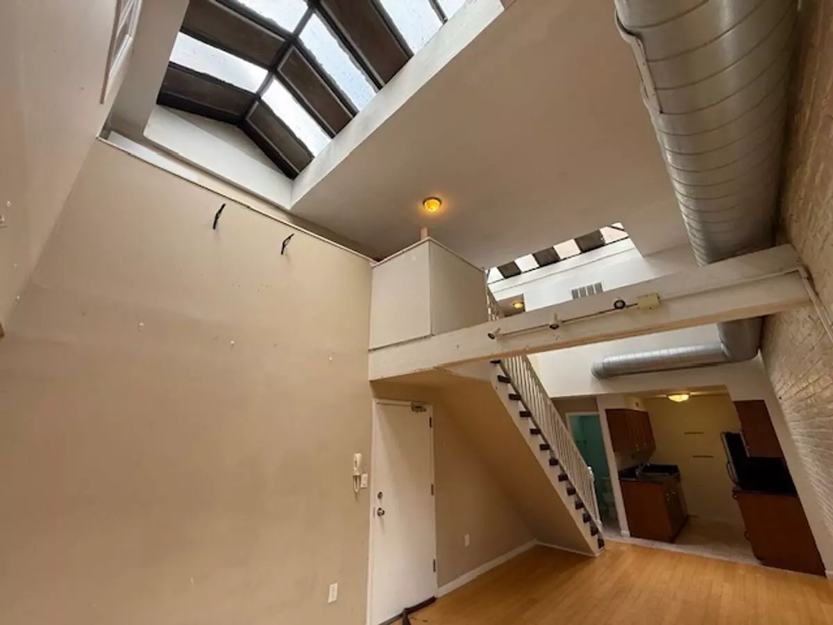 Bright Loft-style 2-bedroom In Center City With Skylights & In-unit Laundry House for rent in Philadelphia, PA