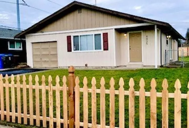 Charming 3 Bedroom 1 Bath Updated Home In Tacoma! Apartment for rent in Tacoma, WA