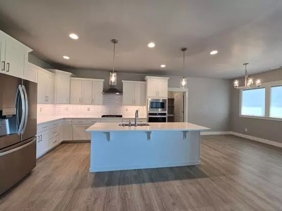 Stunning 5 Bed Richland Home With 3-car Garage! Apartment for rent in Richland, WA