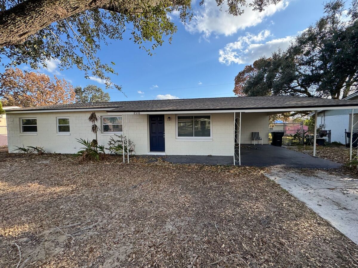 charming-home-with-fenced-back-yard-apartments-lake-wales-fl