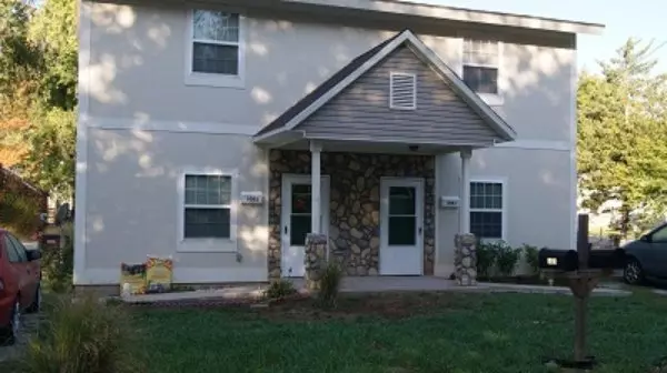 1003 Orchard Apartment for rent in Carthage, MO