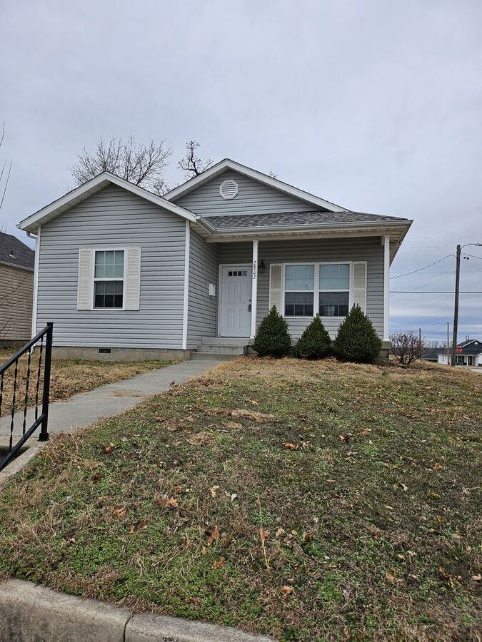 3 Bed, 2 Bath House Close To The Hospital... Apartments Joplin, MO