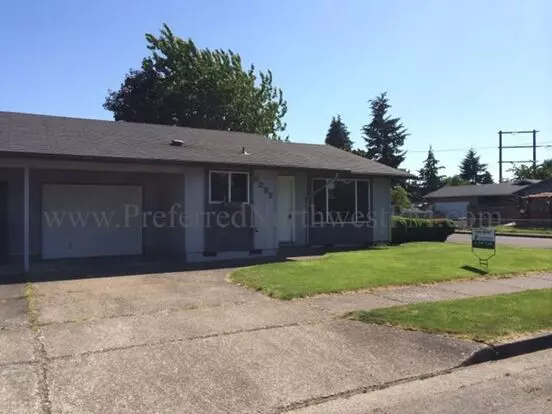 5227 G Street 5229 G St Apartment for rent in Springfield, OR