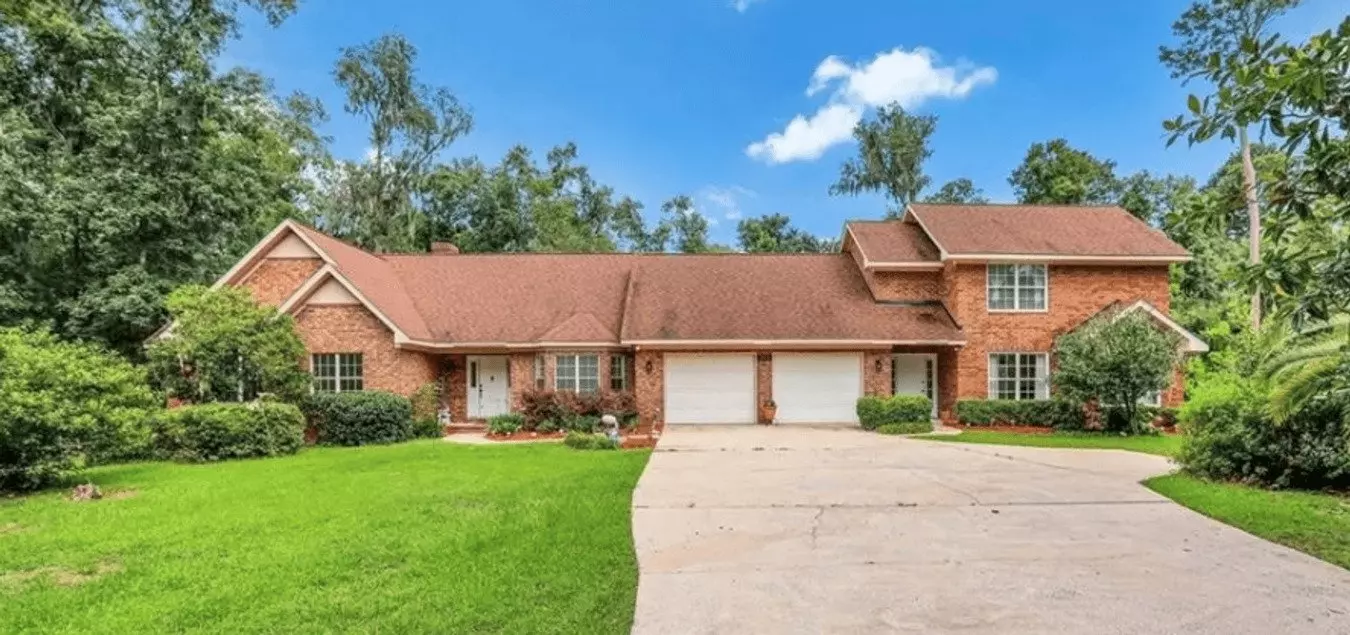 Everything Included In Rent Price!! All Utilities, Fiber Optic Wifi, Lawn Maintenance, Washer And Dryer ,and Golf Cart - 3 Bedroom/2 Bath Home Located In The Desirable Area Of Sunbury, Ga House for rent in Midway, GA