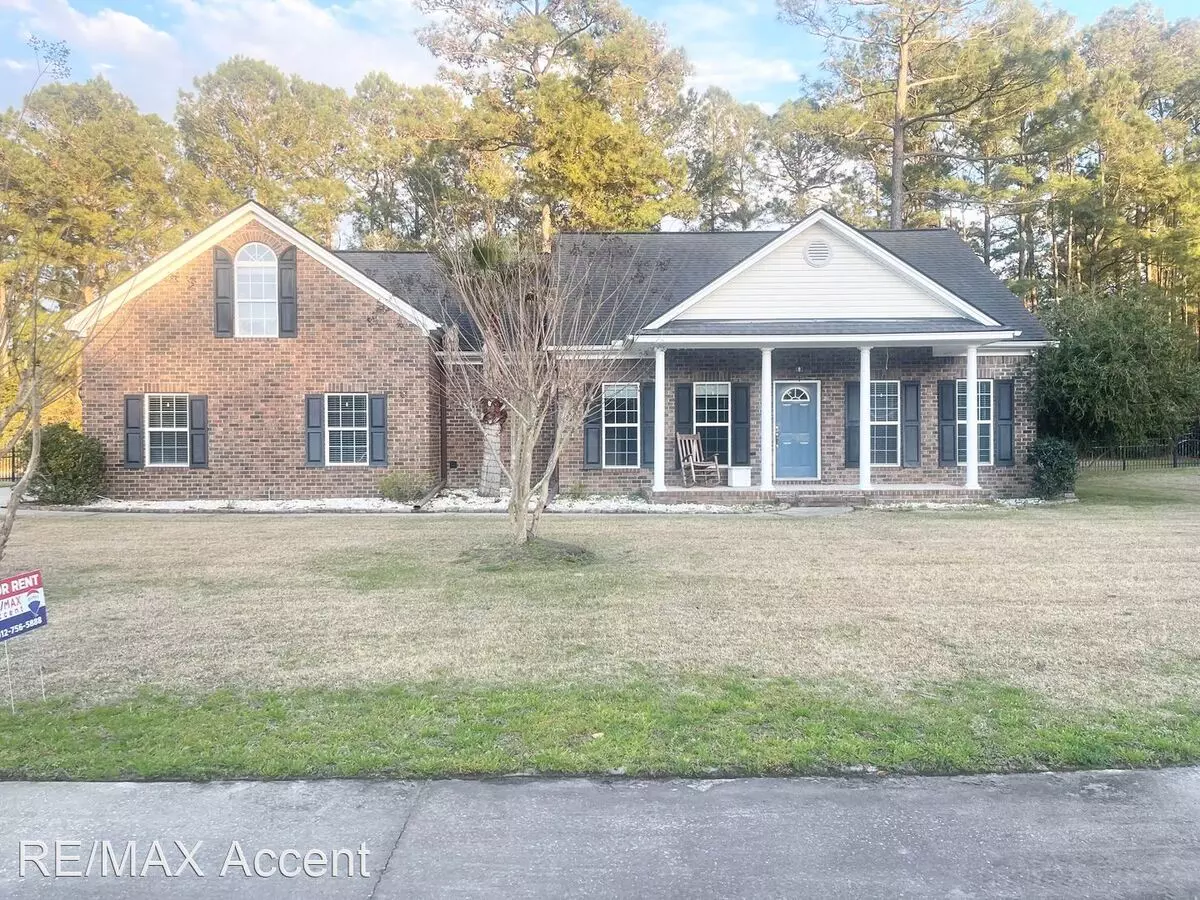 4 Bed 3.5 Bath Available Now!! House for rent in Richmond Hill, GA