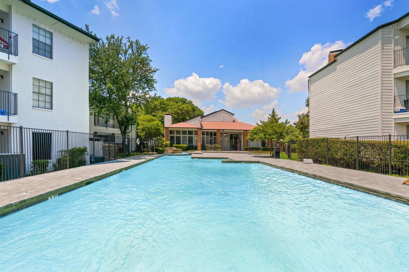 Tides at Highland Meadows Apartments Dallas, TX Rentable