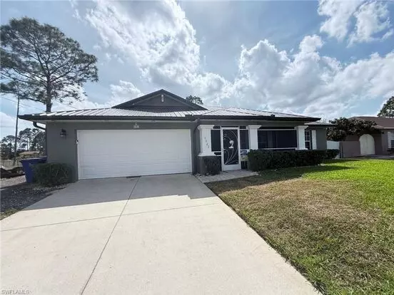 3+den 2 Bath 2 Car Garage Fenced In Annual Rental! Apartment for rent in Lehigh Acres, FL