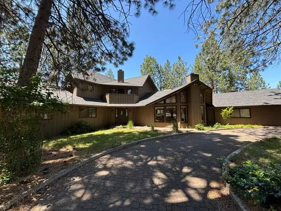 Stunning 3 Bed/ 2.5-bath Home On The River - Riverbend Estates Apartment for rent in Bend, OR