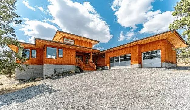 Stunning 4 Bed/3.5 Bath On 4.39 Acre Lot-76th Street Apartment for rent in Bend, OR Stunning 4 Bed/3.5 Bath On 4.39 Acre Lot-76th Street Apartment for rent in Bend, OR