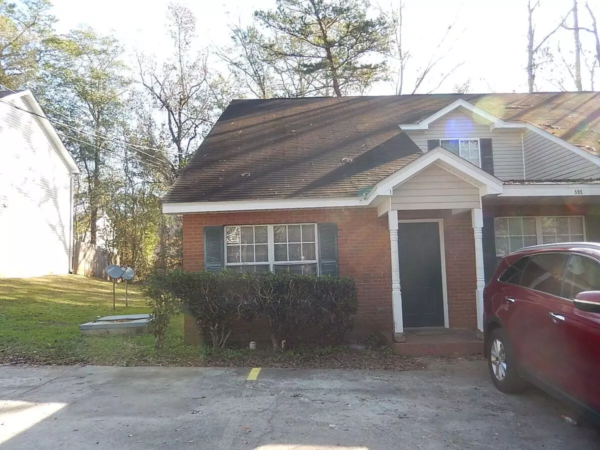 Awesome 3/3 In Great Location W/ Vaulted Ceilings, Large Bedrooms, Patio, & More! Avail August 8th For $1450/month! House for rent in Tallahassee, FL