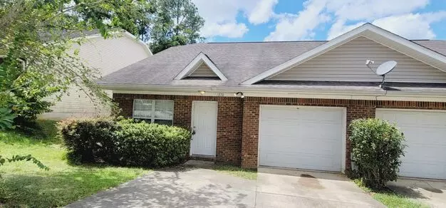 Lovely 3/3 W/ Washer/dryer, Vaulted Ceilings, Open Kitchen W/ Bar, & Garage! Avail September 1st For $1475/month! Apartment for rent in Tallahassee, FL