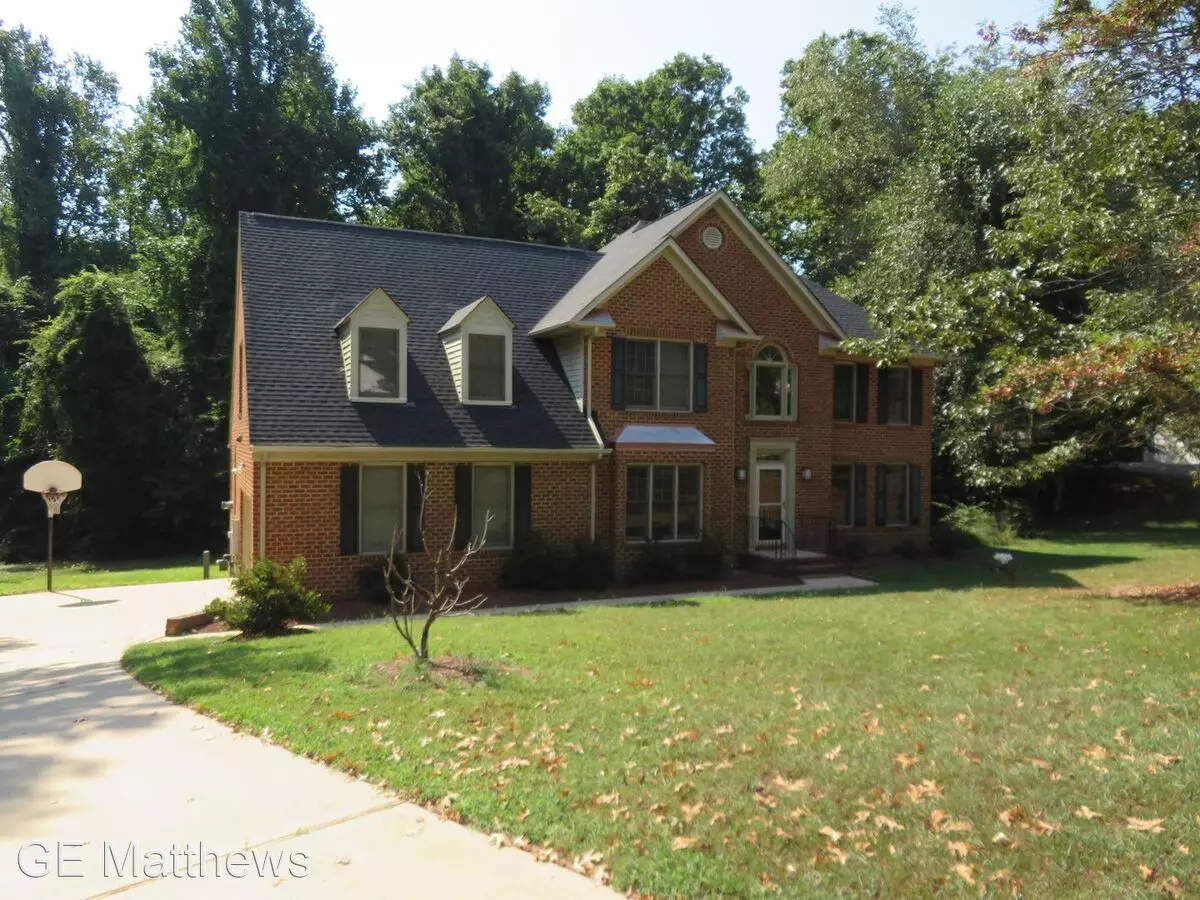 13015 Chipstead Rd House for rent in Chester, VA