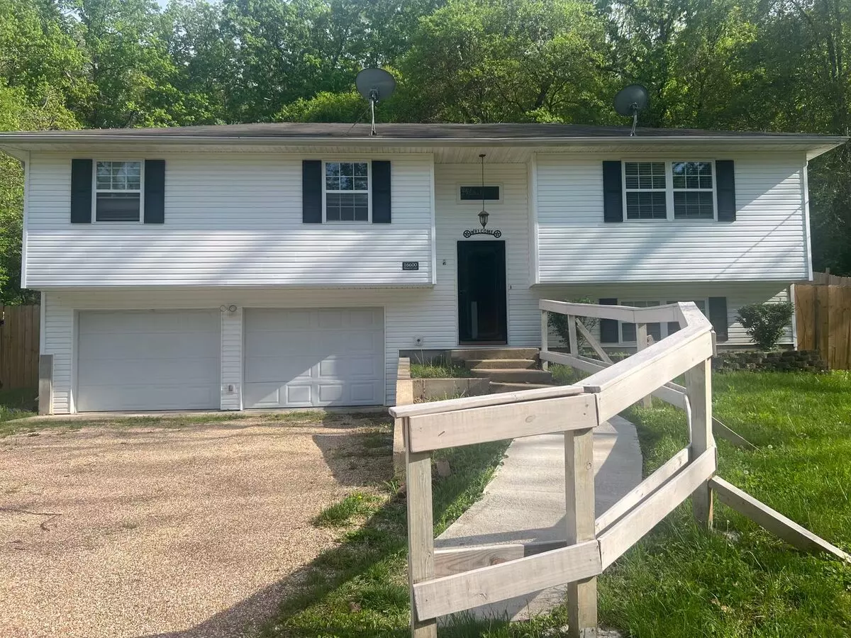 For Rent In St. Robert, Mo – Spacious 4 Bed / 3 Bath Home House for rent in St Robert, MO