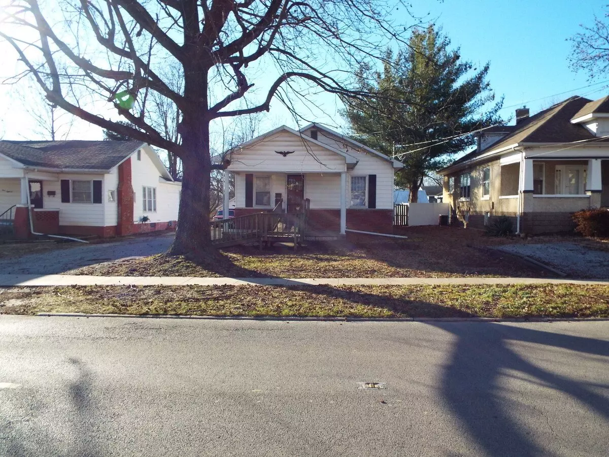 Two Bedroom/one Bathroom Single Family House With Detached Garage & Basement In Marion, Il House for rent in Marion, IL