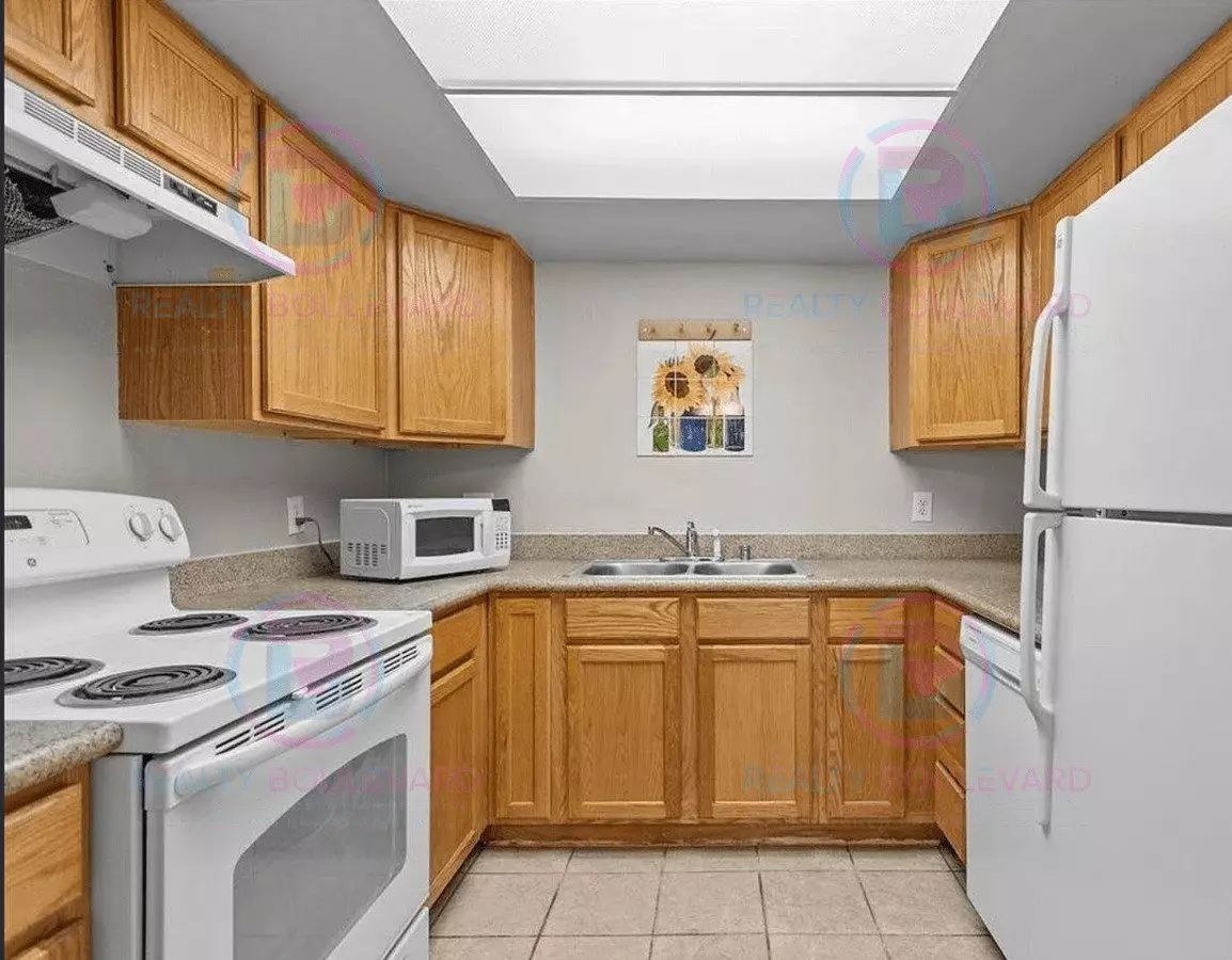 Incredible Condo Near Unr! This Charming 2-bedroom, 2-bath Condo, Pool, Some Utilities Paid! House for rent in Reno, NV