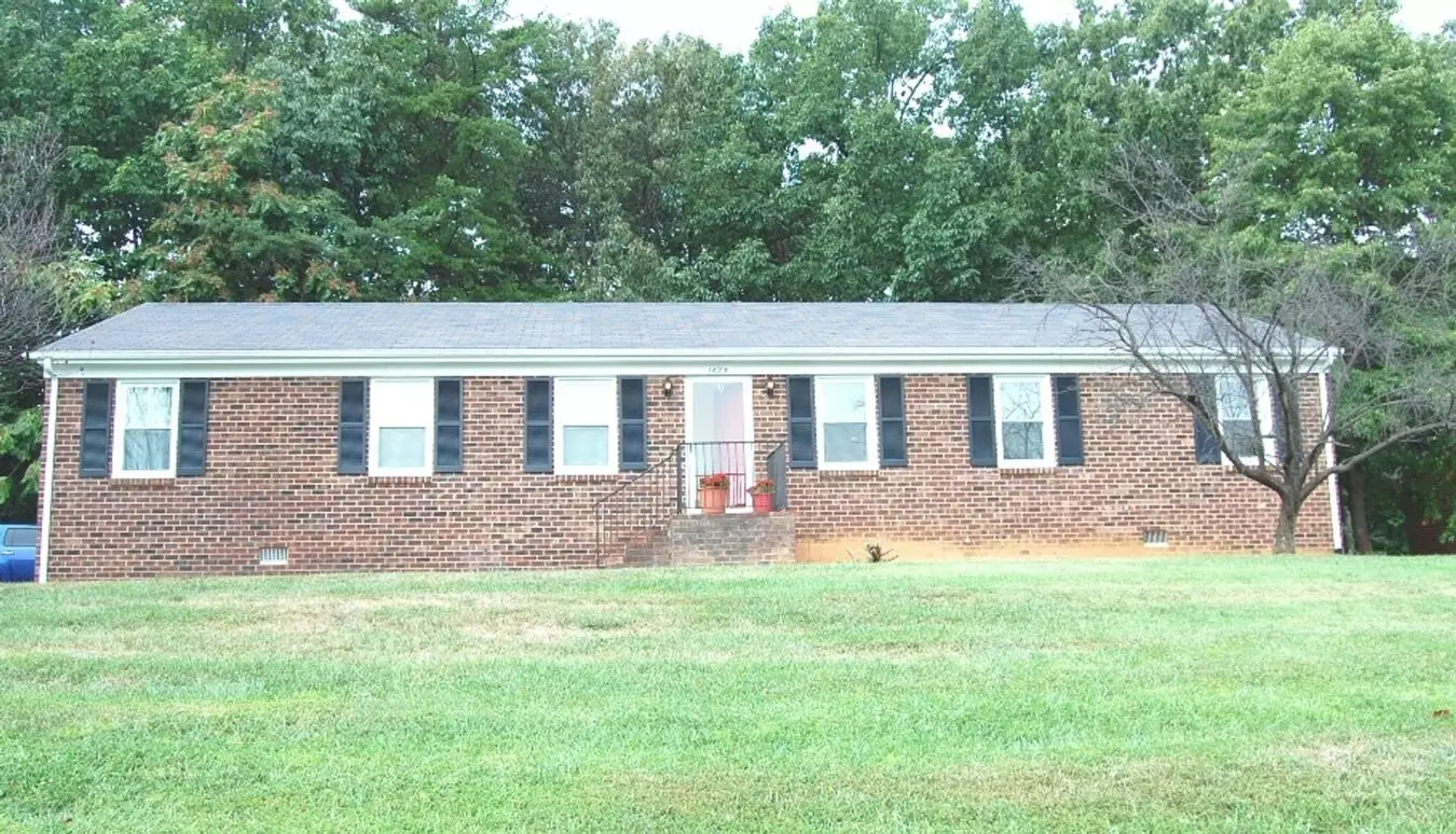 1605-b Wards Ferry - 2br Duplex On Wards Ferry Rd Apartment for rent in Lynchburg, VA