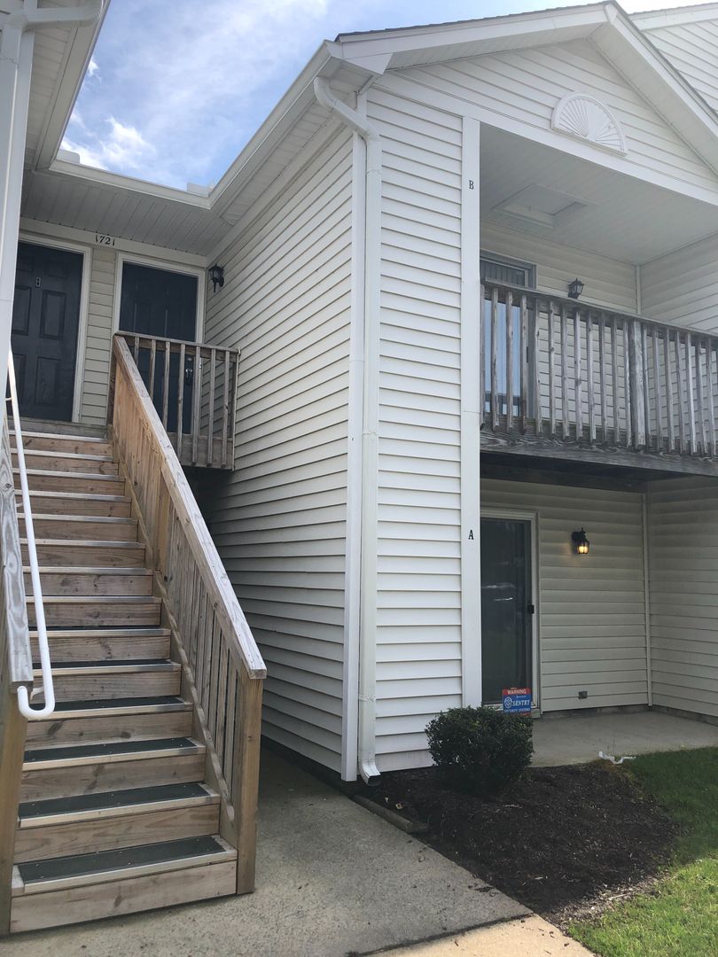 Highly Desired Unit Located In Greenbrier "ask About Our Zero-deposit Option" Apartment for rent in Chesapeake, VA