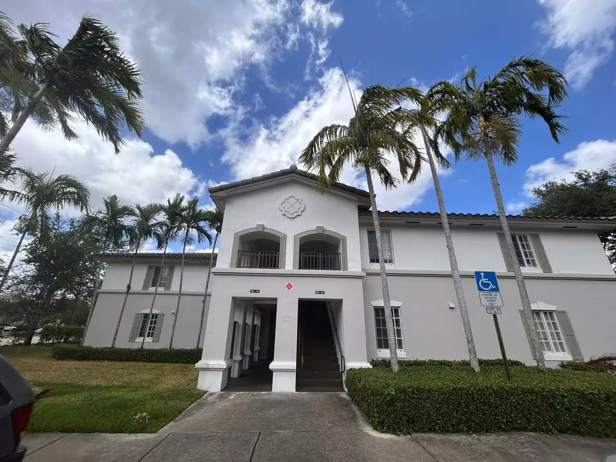 Village Green Apartment for rent in Coral Springs, FL