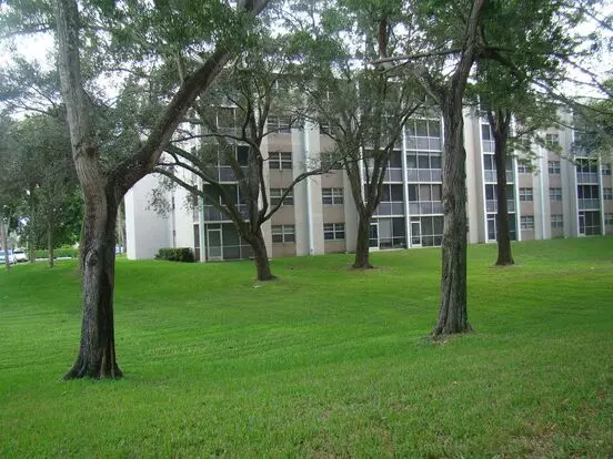 Limited-time Offer: Get 1 Month Free Rent – Lease Today! Apartment for rent in Coral Springs, FL