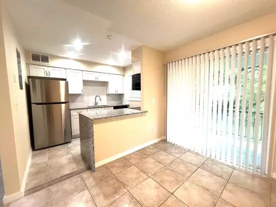 2-bedroom Condo In Prime Curry Ford Location Apartment for rent in Orlando, FL 2-bedroom Condo In Prime Curry Ford Location Apartment for rent in Orlando, FL