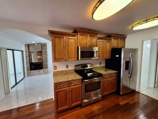 Spacious 4-bed, 3-bath Belle Isle Home With Split Floor Plan & Expansive Backyard – Available Now! Apartment for rent in Orlando, FL