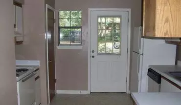 4 of 9 2/1 MOVE IN NOV 1ST! ***APPLICATION FEE WAIVED WHEN APPLICATION IS APPROVED*** Apartment for rent in Tallahassee, FL