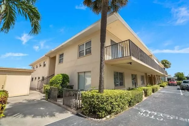 Waterfront Views! Fully Updated 2/2 Condo Apartment for rent in St Petersburg, FL Waterfront Views! Fully Updated 2/2 Condo Apartment for rent in St Petersburg, FL