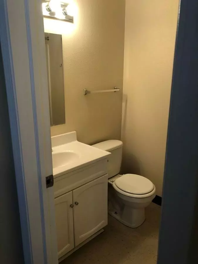 1420-1422 Oakland Rd NE Apartment for rent in Cedar Rapids, IA