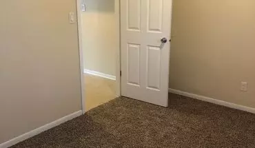 2 of 27 1420-1422 Oakland Rd NE Apartment for rent in Cedar Rapids, IA