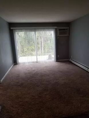 Robinwood Apartment for rent in Hiawatha, IA