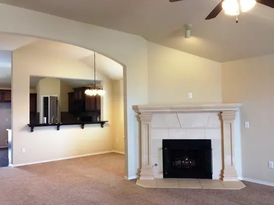 3 Bedroom Home In Deer Creek Isd - Montague/sonador Addition - Community Pool Apartment for rent in Edmond, OK