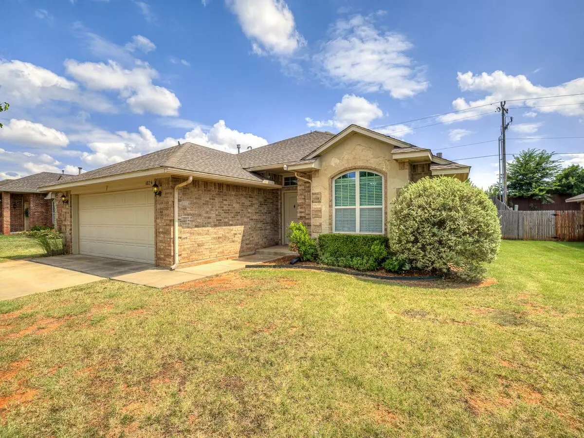 Free August Rent + 3 Bedroom Home In Deer Creek Isd - Montague/sonador Addition - Community Pool House for rent in Edmond, OK