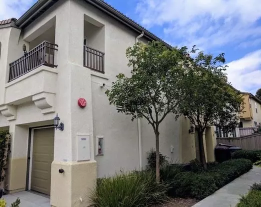 2 Bedroom Townhome W/attached 1 Car Garage. Gated Community With Assoc Pool! Apartment for rent in Murrieta, CA