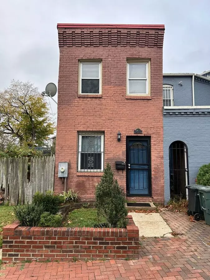 Effeciently Sized 2 Bedroom Rowhouse In Capitol Hill House for rent in Washington, DC