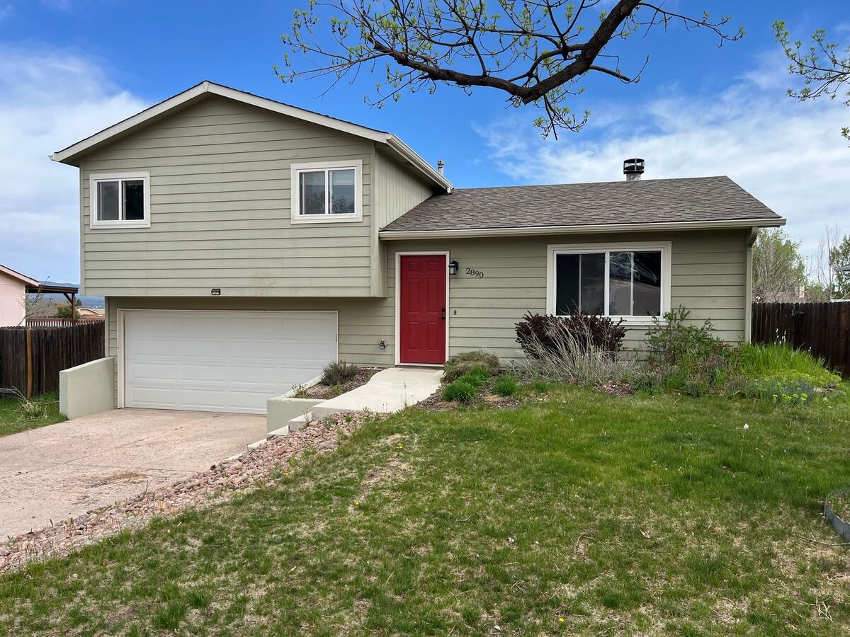 3 Bed, 2 Bath Split Level With A/c! - Available... Apartments Colorado ...