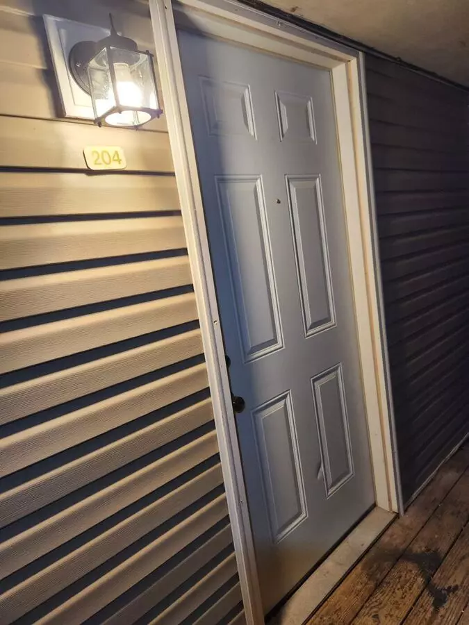 1104 W McCarty Apartment for rent in Jefferson City, MO