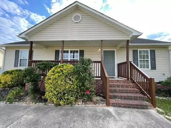 Adorable 3 Br, 2 Ba W/ Fenced-in Backyard *convenient Goldsboro Location* Apartment for rent in Goldsboro, NC