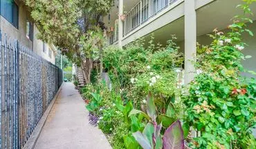 3 of 11 Jordan 7248 Apartment for rent in Canoga Park, CA