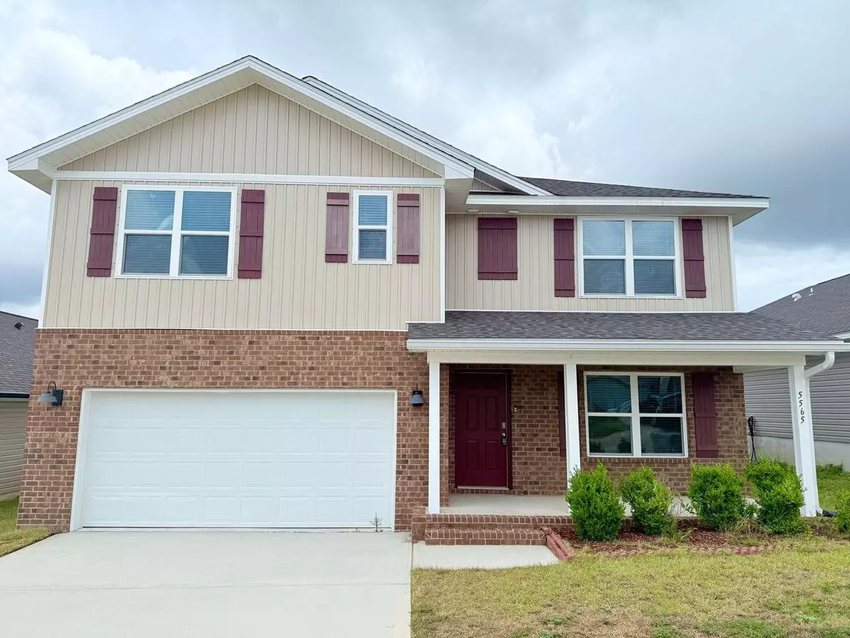Spacious 5-bedroom Home - Prime Location! House for rent in Milton, FL