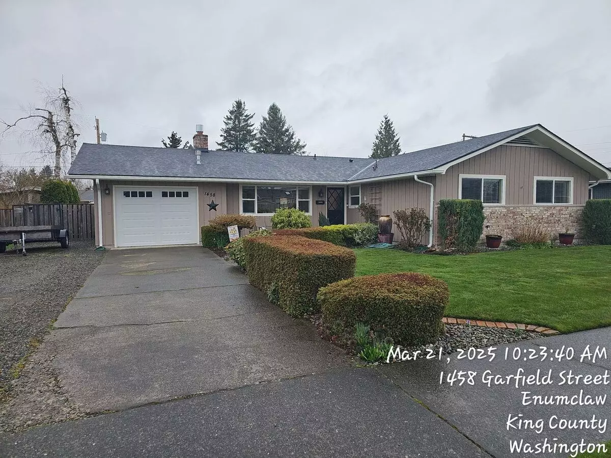 Apprived Application - Enumclaw Ranch Rambler Home - Remodeled 3 Bedroom, 1.5 Bathroom Home, Hardwood Floors, Must See! Available June 1 2025 House for rent in Enumclaw, WA