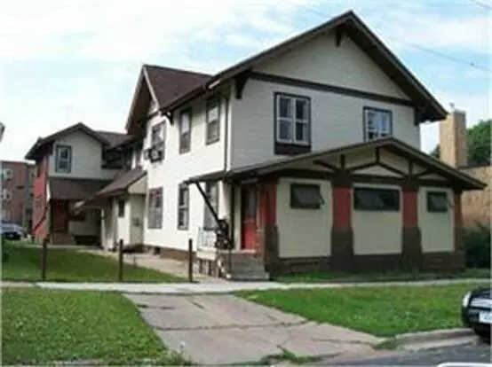 913 3rd Ave N Apartment for rent in Fort Dodge, IA
