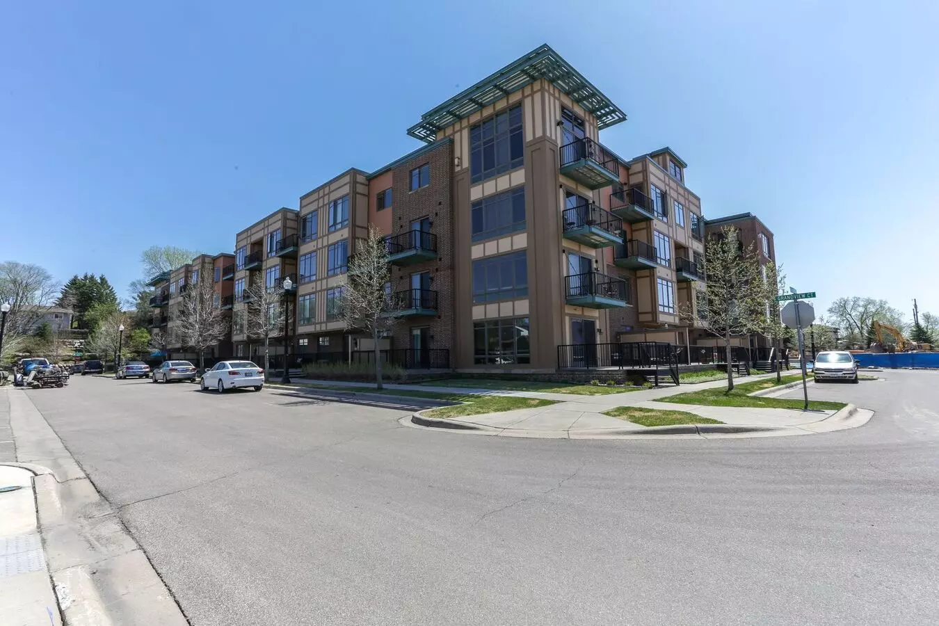1070 Grandview Ct Apartment for rent in Minneapolis, MN
