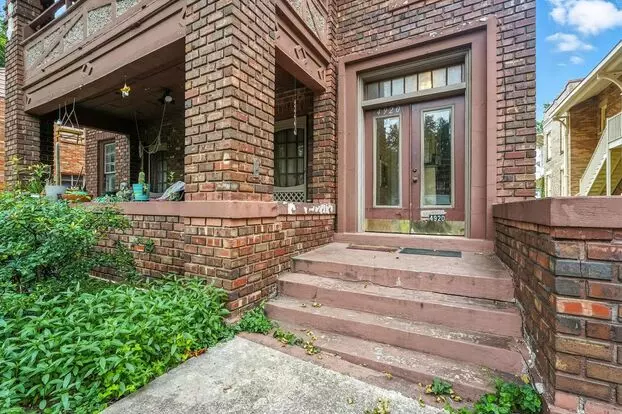 Beautiful 3-bedroom Triplex In The Munger Place Historical District Apartment for rent in Dallas, TX