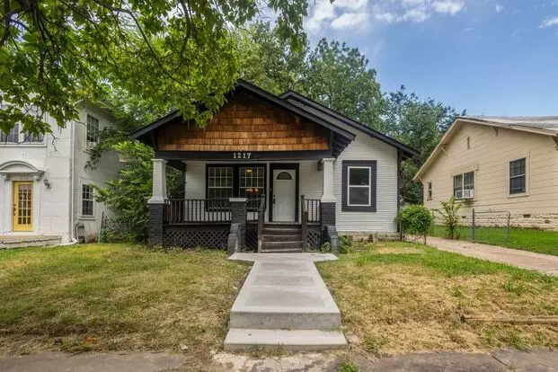 Remodeled 3/2 In The Neon Quarter! Apartment for rent in Tulsa, OK