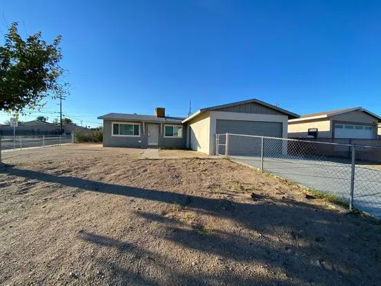 3 Bedroom 2 Bath House Located Close To Schools & Shopping Apartment for rent in Barstow, CA