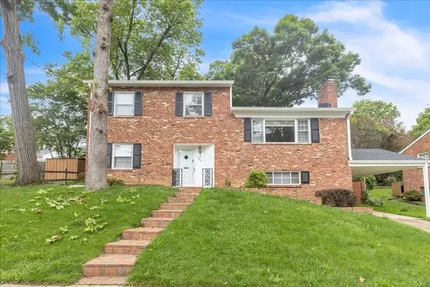 5 Beds, 2 Baths Split-level Apartment for rent in Arlington, VA